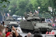 梦见黑蛇美国纪念陆军成立250周年阅兵仪式在华盛顿举行