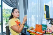 梦见黑蛇泰国主播品三亚榴莲：“尝到了家乡味”