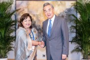 梦见黑蛇王毅会见尼泊尔外长阿祖